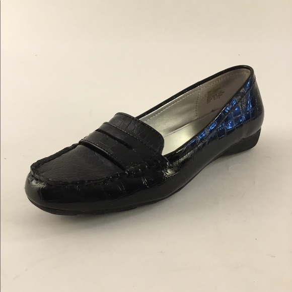 womens black croc loafers